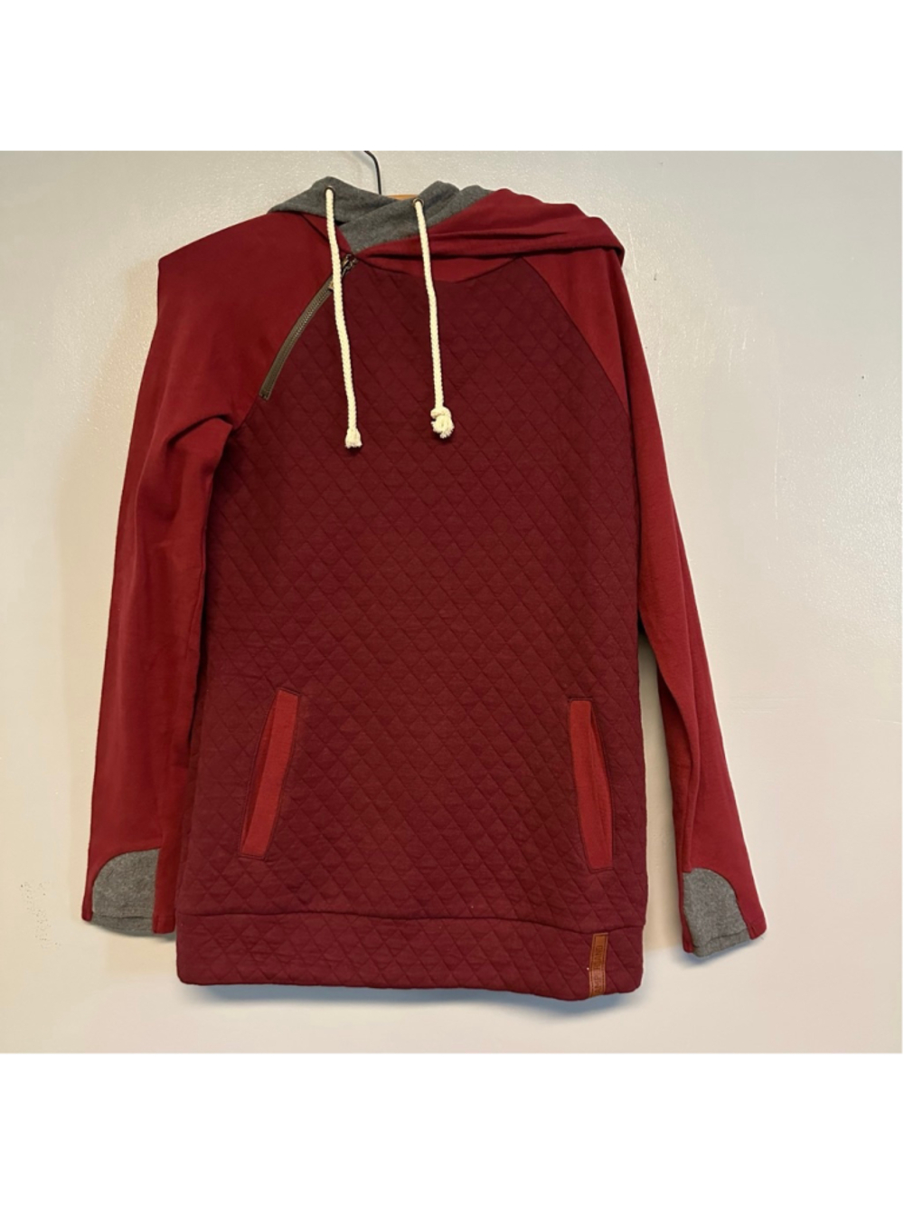 NWT Ampersand Avenue Red & Gray Quilted Hoodie women’s Size Small - Picture 7 of 10